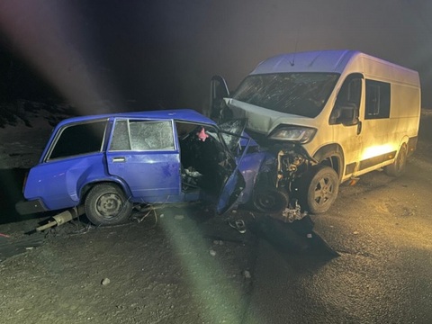 В Мордовии двое молодых людей погибли в столкновении ВАЗ-21041-20 с «Пежо Боксер»