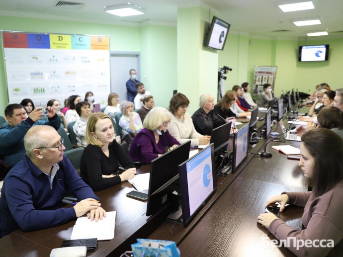 Более 30 белгородских врачей научились пользоваться новыми глюкометрами