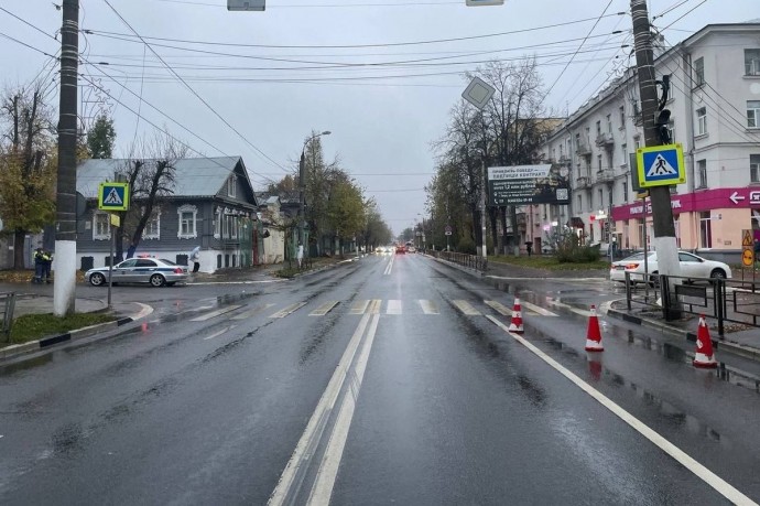 В Твери разыскивают водителя, который сбил женщину на "зебре" и скрылся