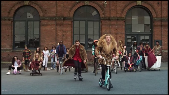 MACKLEMORE & RYAN LEWIS — THRIFT SHOP FEAT. WANZ