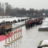 На Пискарёвском кладбище возложили цветы в честь 81-й годовщины освобождения Ленинграда от блокады