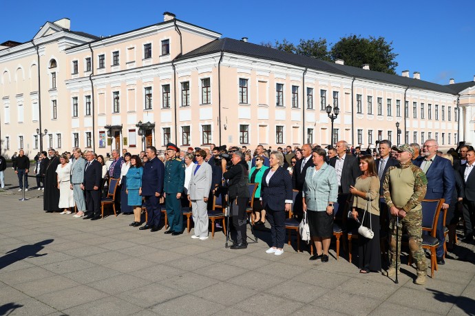 Ко Дню зарождения российской государственности новгородцам вручили 67 наград