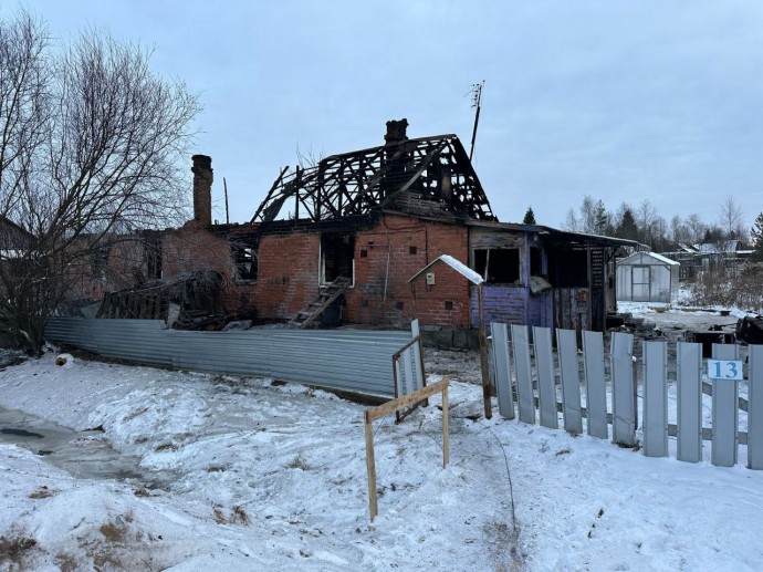 В Ярославской области помогут многодетной семье, потерявшей дом из-за пожара