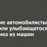 Братские автомобилисты составили улыбающегося снеговика из машин