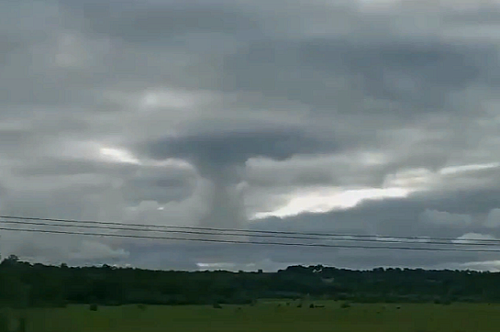 В Благовещенском районе на видео сняли зарождение смерча