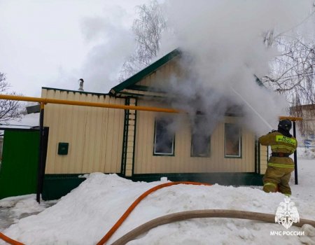 Житель Башкирии не смог выбраться из горящего дома