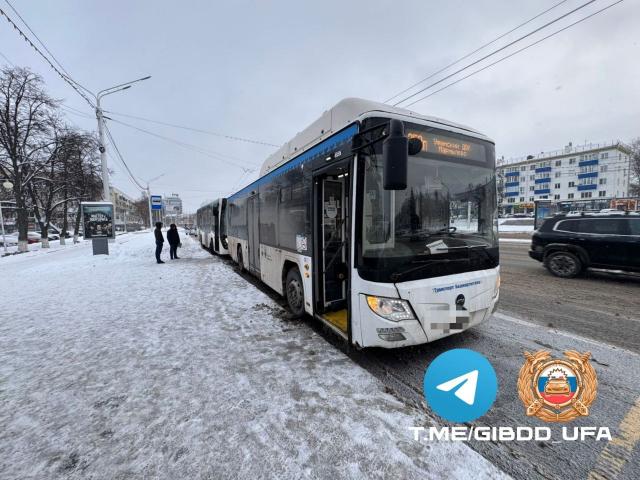 В Уфе столкнулись два попутных автобуса, есть пострадавшие