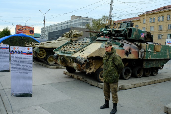 Губернатор Андрей Травников принял участие в открытии выставки трофейной техники «Сила V Правде – Гордость и Победа»