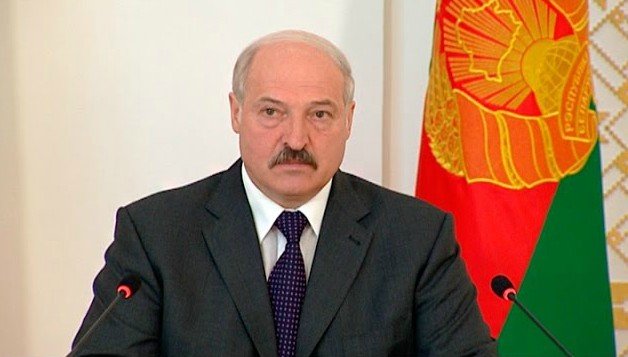 Лукашенко подписал указы о присвоении специальных, воинских и персонального званий, а также классного чина