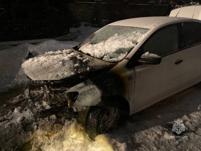 В Магнитогорске сгорело два автомобиля