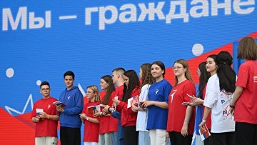 Присягу гражданина РФ предложили приносить с 14 лет