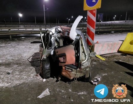 В Уфе из искорёженной машины извлекли девушку