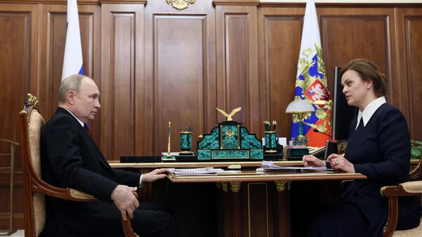 Путин попросил с любовью и вниманием относиться к военным и их семьям