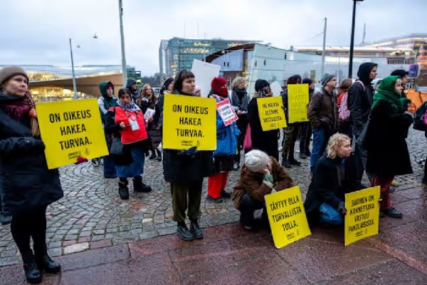 В Хельсинки прошла манифестация за открытие границ с Россией — Yle