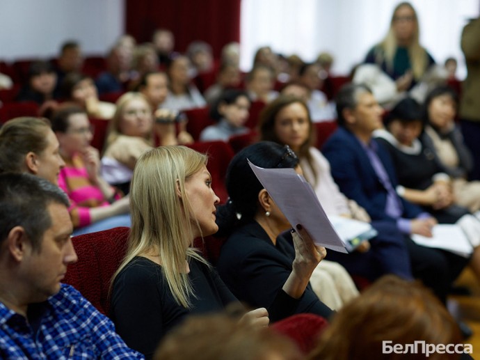 В Белгороде с родителями детей-диабетиков обсудили глюкометры китайского производителя