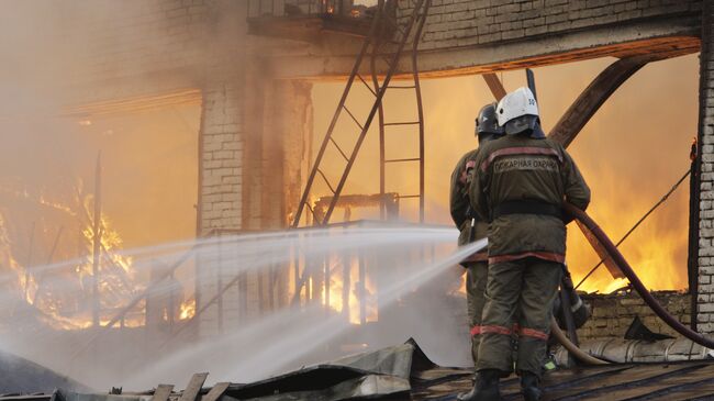 На втором этаже горящего в Москве здания могли располагаться два цеха