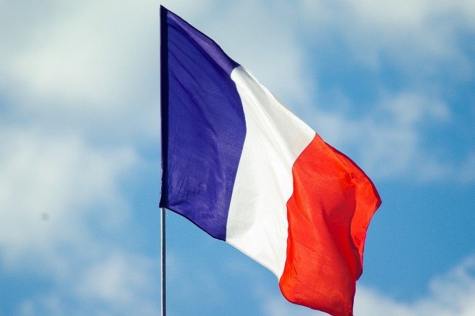 Во Франции заявили, что Госдума своими заявлениями пытается запугать Париж