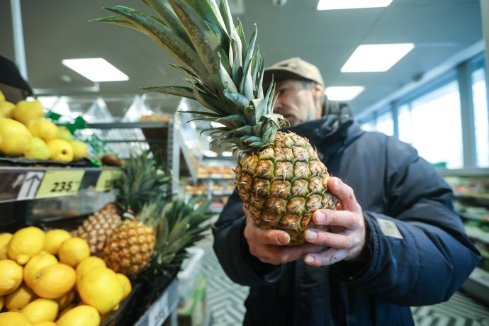 В Москву из Испании пришел тренд знакомиться в магазинах с помощью ананаса