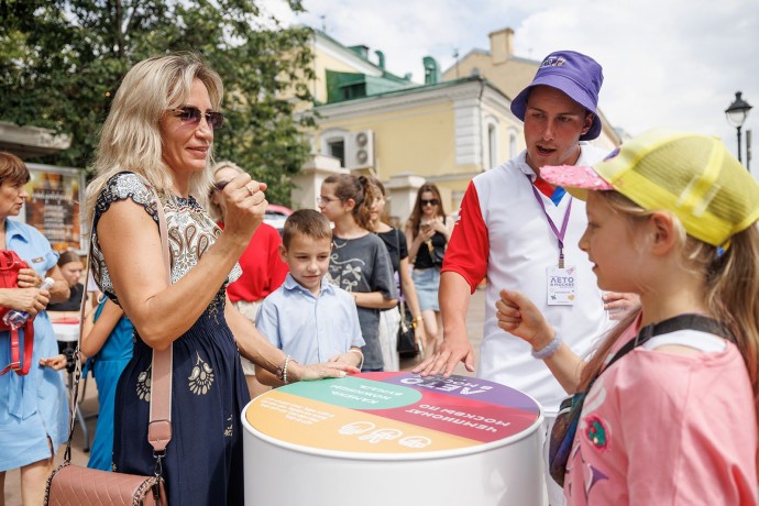 На чемпионате по игре «Камень, ножницы, бумага» определили лидера по очкам