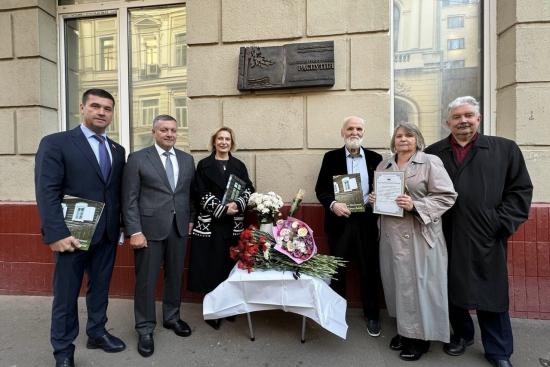 Мемориальную доску писателю Валентину Распутину открыли в Москве