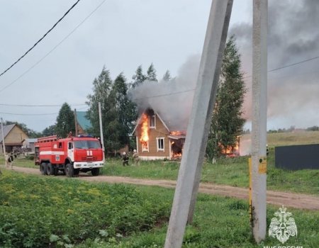 В Башкирии в результате пожара многодетная семья лишилась жилья и имущества