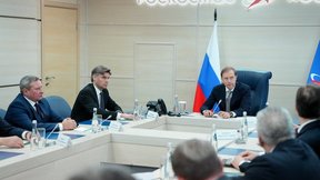 Денис Мантуров представил коллективу «Роскосмоса» нового гендиректора