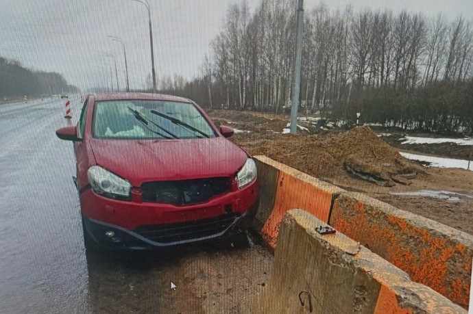 Стало плохо посреди дороги: женщина попала в ДТП на трассе М-9 в Тверской области