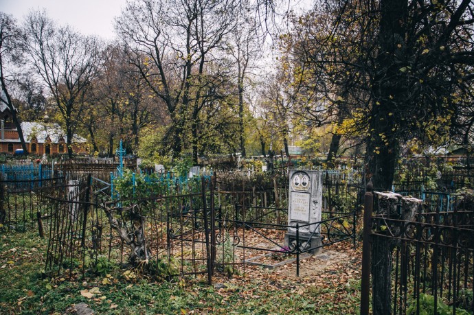 На кладбище во Владимире выкинули мусор с грузовика с рязанскими номерами