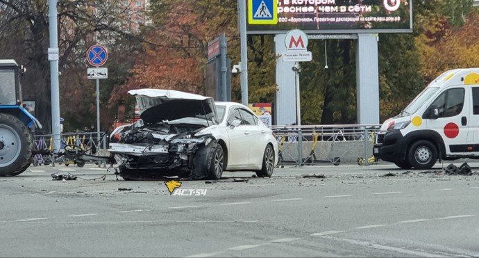 В Новосибирске во время ДТП девушка вылетела из машины