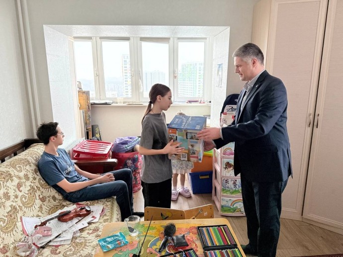Глава района Уфы посетил многодетную семью участника СВО
