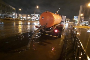 Откачка воды в Астрахани продолжается круглосуточно