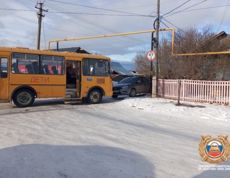 В Башкирии водитель школьного автобуса с 10 детьми спровоцировал ДТП