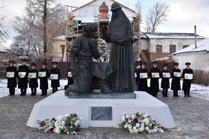 Памятник «Благословение матери» установлен в Переславле-Залесском