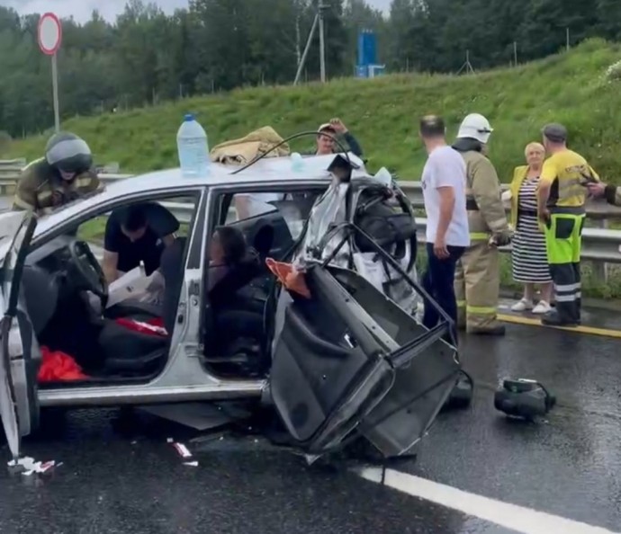 В ДТП на М-11 в Маловишерском районе пострадали двое детей и двое взрослых