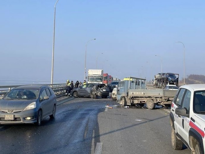 Движение по низководному мосту во Владивостоке восстановлено