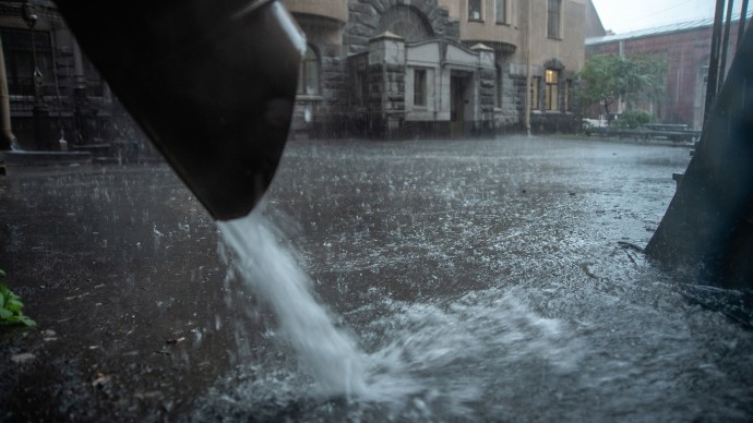 Ночью на Приморском проспекте Водоканал устранит просадки асфальта, которые появились после дождя