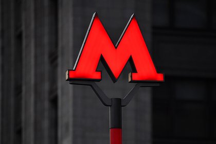 В московском метро проехал поезд с открытой дверью