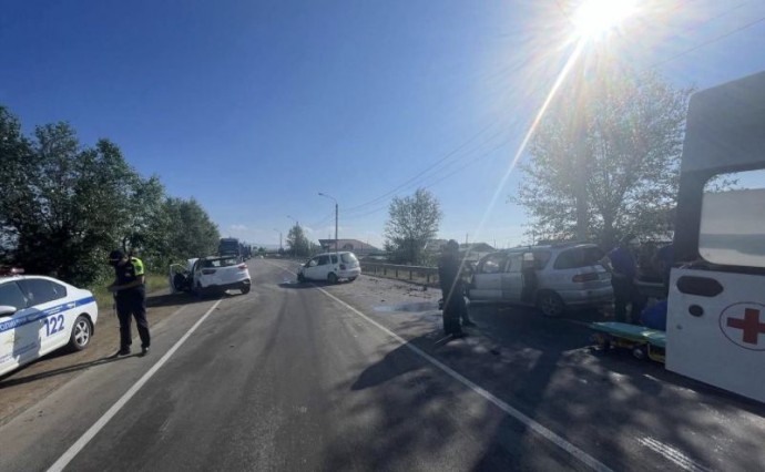 В пригороде Улан-Удэ произошло тройное ДТП, есть пострадавшие