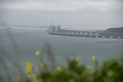 На Крымском мосту приостановили движение автотранспорта