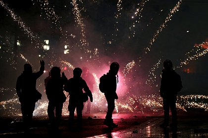 На митинге в Тбилиси начали массово задерживать людей