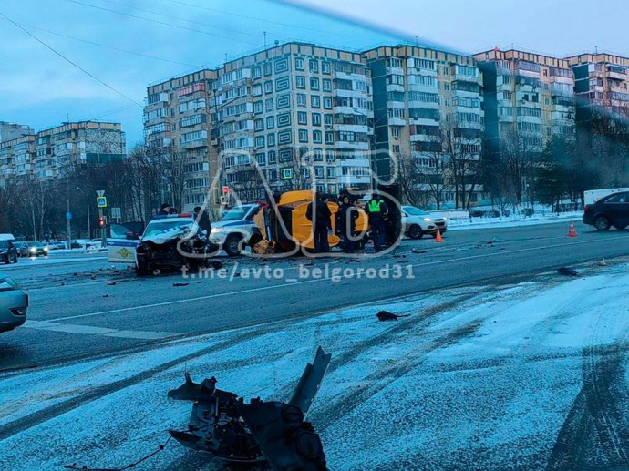 В Белгороде выясняют причины ДТП с экскаватором и машиной ДПС (видео)