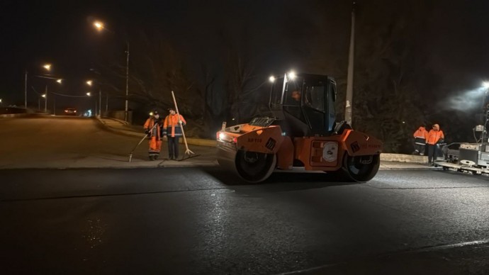 В Астрахани новый асфальт появился сразу на восьми улицах