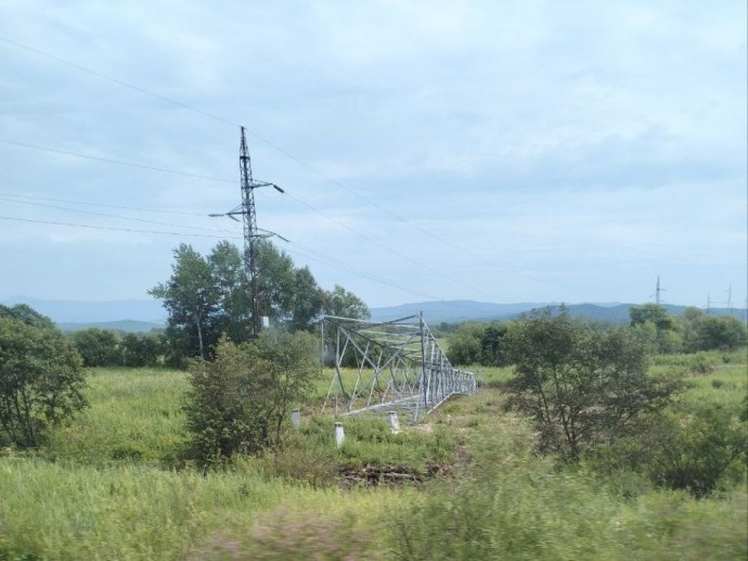 Приморцам начали возвращать электричество