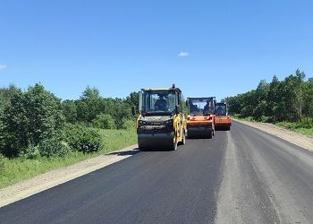 В Бурейском округе укладывают асфальт на опорной трассе Приамурья