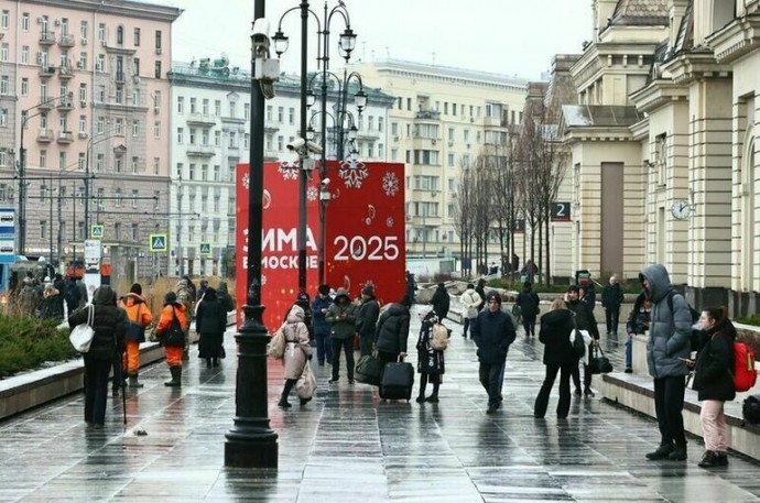 Москвичам спрогнозировали потепление и мокрый снег на выходных