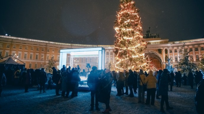 Около 65 тысяч человек встретили Новый год в центре Северной столицы