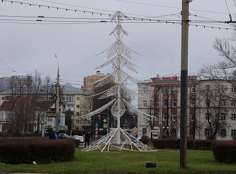 В Ярославле несколько площадей уже украсили к Новому году