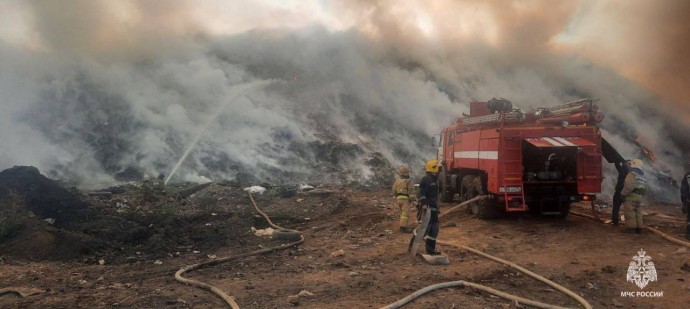 На полигоне Скоково под Ярославлем пожарные проводят проливку