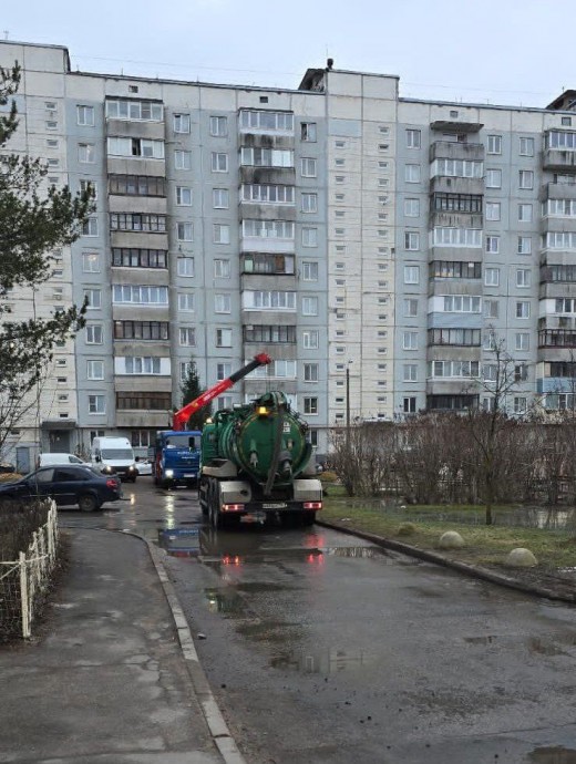 «Водоканал» устранил вытекание воды из-за дефекта трубопровода на Рябовском шоссе