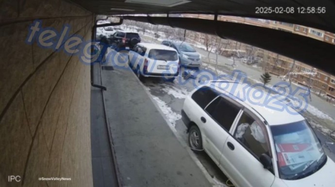 Во Владивостоке автомобилист сбил ребенка около жилого дома